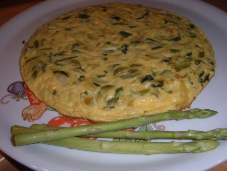 OMELETTE ALTA ALLA CREMA DI RISO CON ASPARAGI, CIPOLLE PORRI E ZUCCHINE